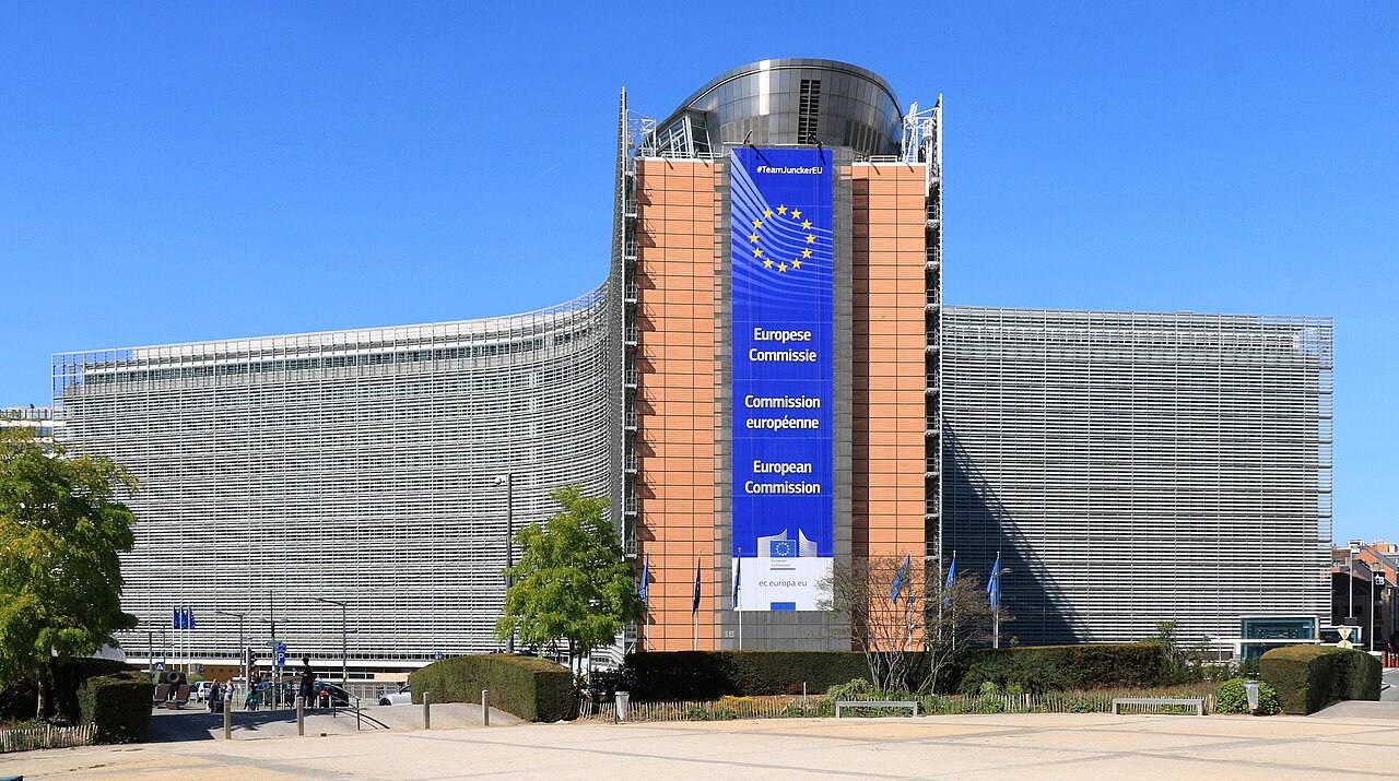 Edificio Berlaymont, sede de la Comisión Europea, visto desde la plaza Schuman en Bruselas