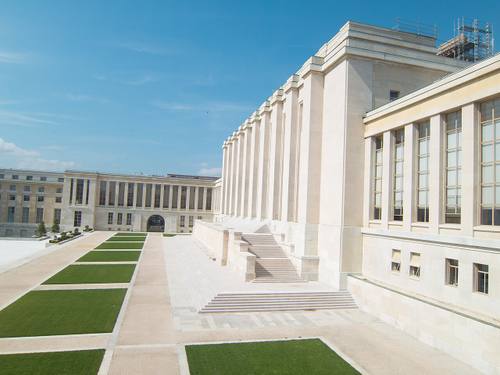 La fachada del Palacio de las Naciones en Ginebra